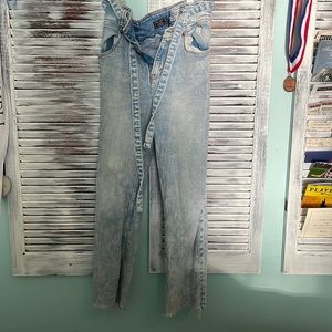 Abercrombie and Fitch Ultra High-Rise Mom Jean - 27